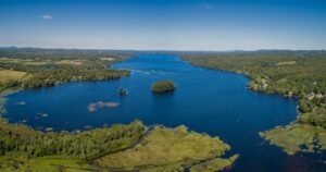 Vue du lac Magog entre Sherbrooke et Magog en Estrie