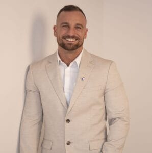 Courtier immobilier à Carignan | Alek Jean-Legault, RE/MAX du Cartier Actif